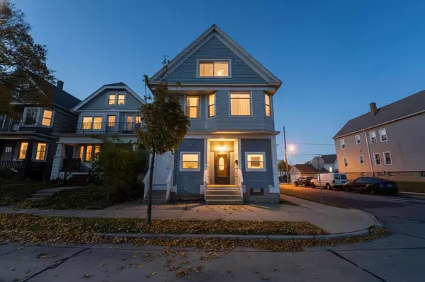 1800 W Windlake AVENUE, Milwaukee, WI 53215