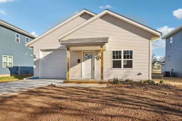 421 Oakland AVENUE, Waukesha, WI 53186