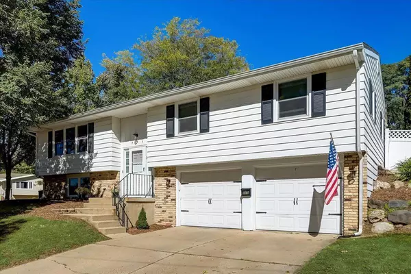 913 Greenwich Dr, Madison, WI 53711