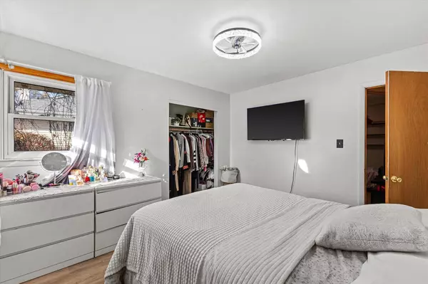 707 W Maplewood COURT, Milwaukee, WI 53221