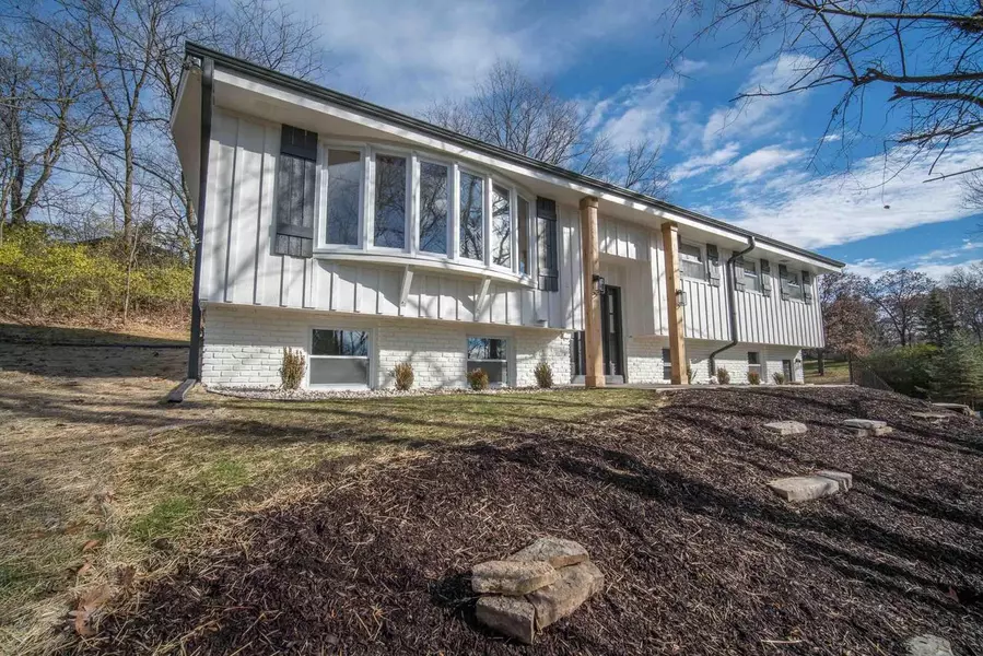 21740 W Lochinvar LANE, New Berlin, WI 53146