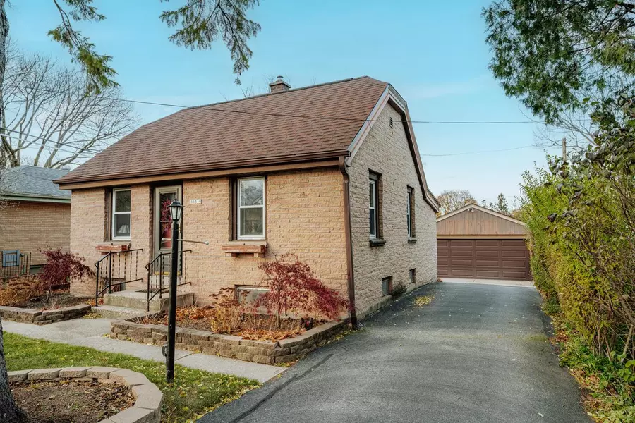 11510 W Wisconsin AVENUE, Wauwatosa, WI 53226