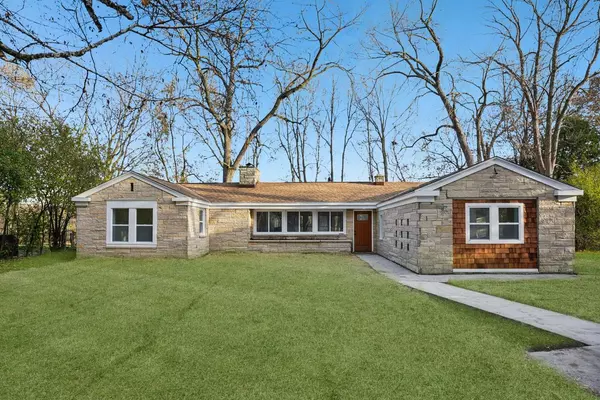 Glendale, WI 53209,5686 N River Forest DRIVE