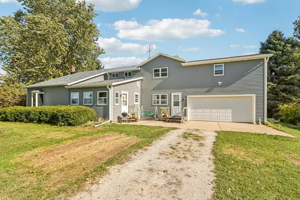 N8688 North ROAD, Ixonia, WI 53036