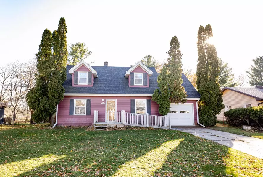 N55W37033 Harvard STREET, Oconomowoc, WI 53066