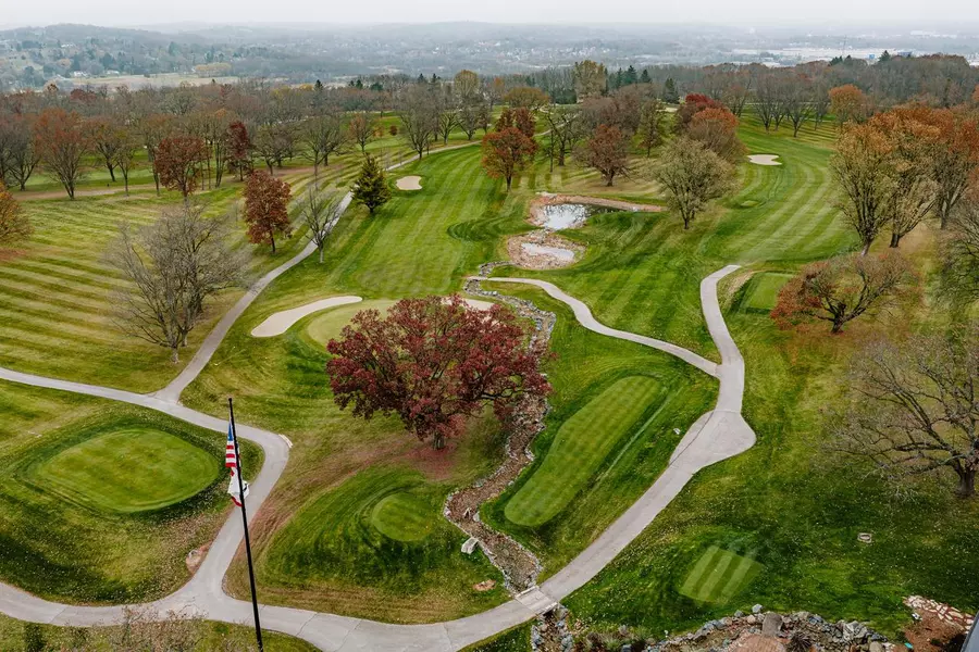 W275S3617 PAYNE STEWART COURT, Waukesha, WI 53189