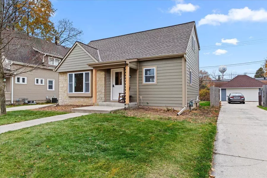 1021 13th AVENUE, Grafton, WI 53024