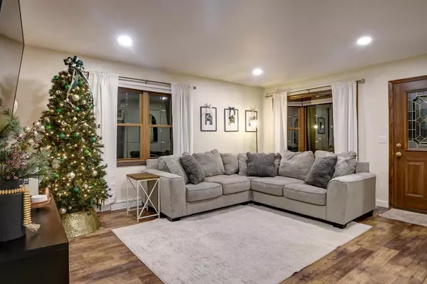 West Bend, WI 53090,2112 Deerfield DRIVE