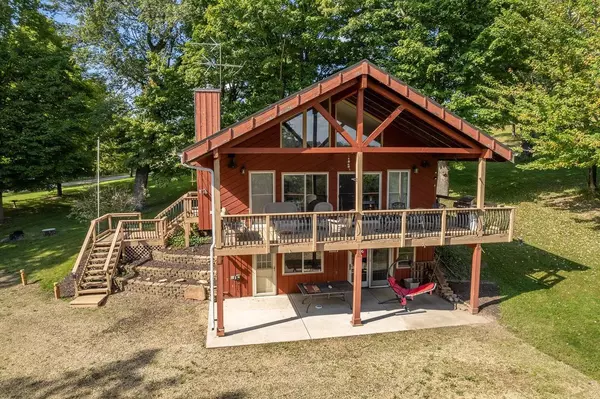 S1083 Matterhorn Ct, La Valle, WI 53941