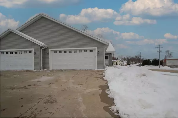 301 Creekside COURT, Watertown, WI 53098