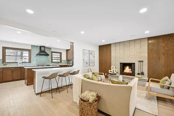 Fox Point, WI 53217,7711 N Van Dyke ROAD