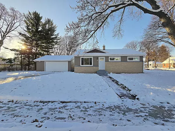 419 Peters DRIVE, Waukesha, WI 53188
