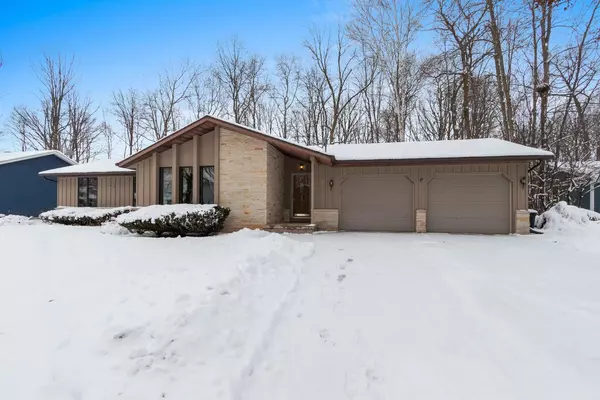1444 Hazelwood DRIVE, Manitowoc, WI 54220