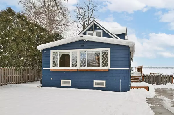 2201 Lakeshore DRIVE, Kansasville, WI 53139