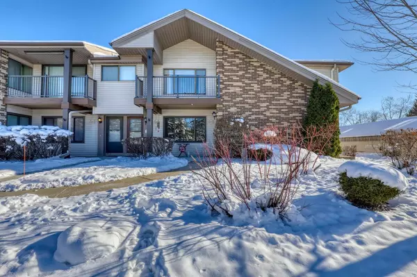 W176N9734 Riversbend Cir East, Germantown, WI 53022