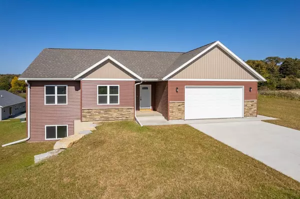 2131 Woodland TR, Reedsburg, WI 53959