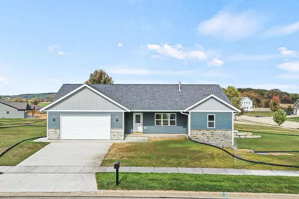 2143 Cambridge Ct, Reedsburg, WI 53959