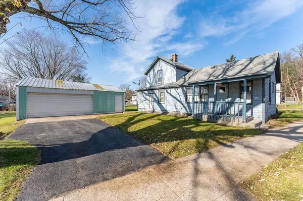 206 La Valle St, La Valle, WI 53941