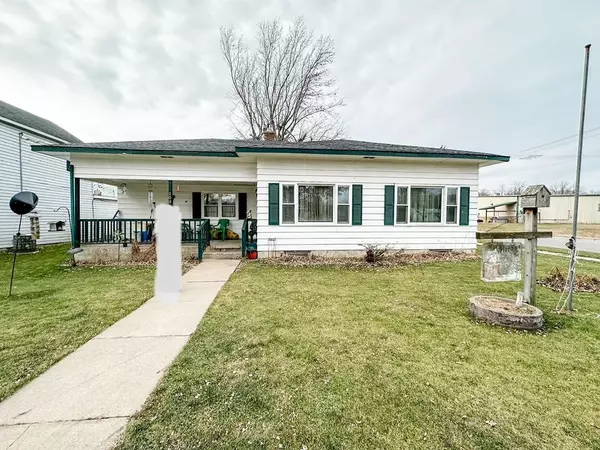 209 2nd St, Elroy, WI 53929