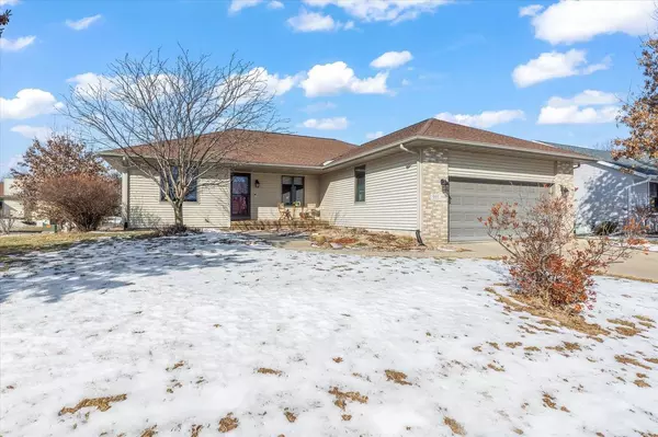 901 21st St, Prairie Du Sac, WI 53578