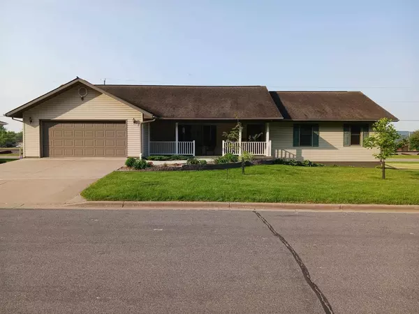 1204 E Dewey Street, Cassville, WI 53806