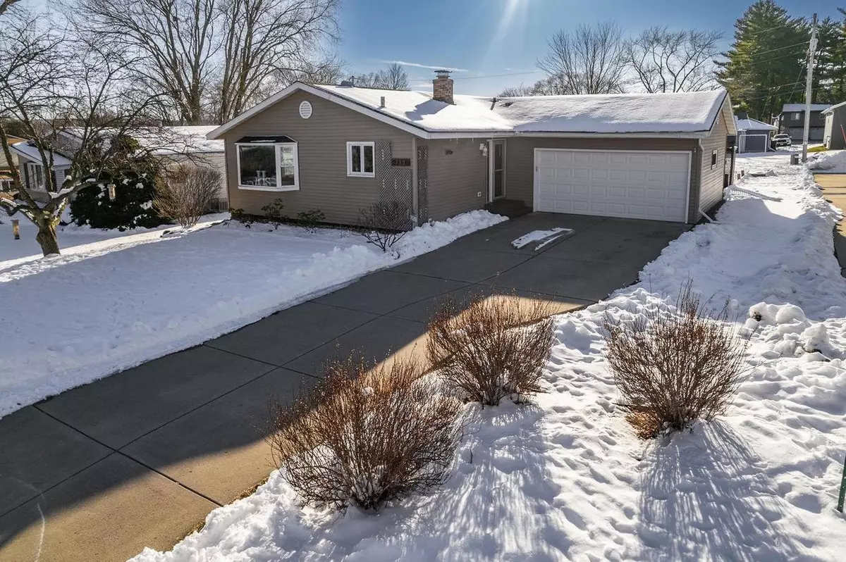 Baraboo, WI 53913,733 Jacquelyn DRIVE