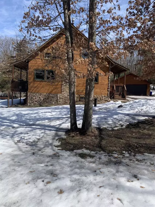 2164 1st Dr, Westfield, WI 53964