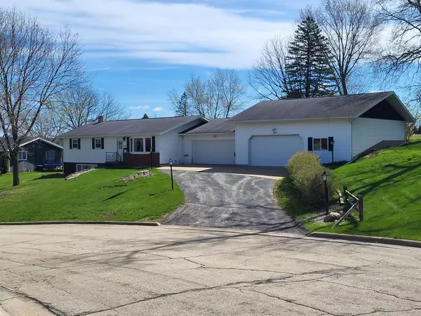 122 Hillside CIRCLE, New Glarus, WI 53574