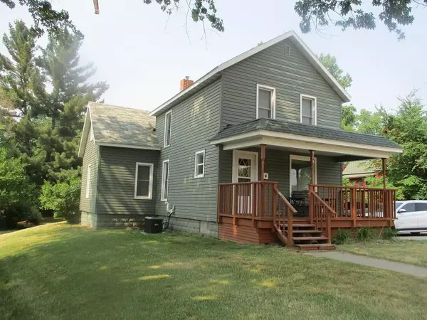 915 E Main Street, Reedsburg, WI 53959