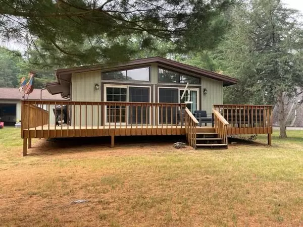 329 Penhurst Way, Nekoosa, WI 54457