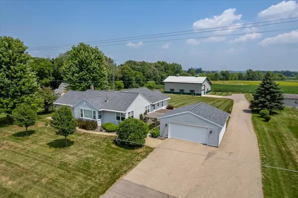 7752 Clinton Road, Deforest, WI 53532