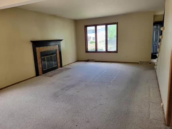 Madison, WI 53713,9 Sunfish Court