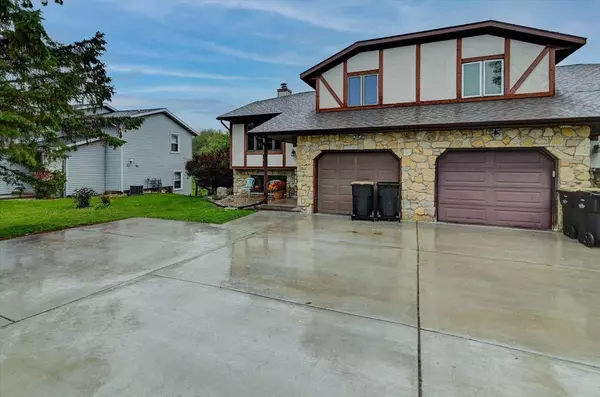 606 Louis Court, Deforest, WI 53532