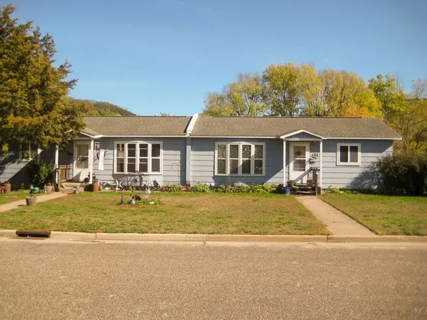 124 & 126 Steiner Terrace, Prairie Du Chien, WI 53821