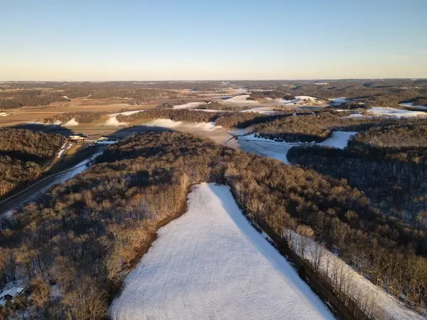 Black Earth, WI 53515,5.57 M/L Acres Moen Valley Road
