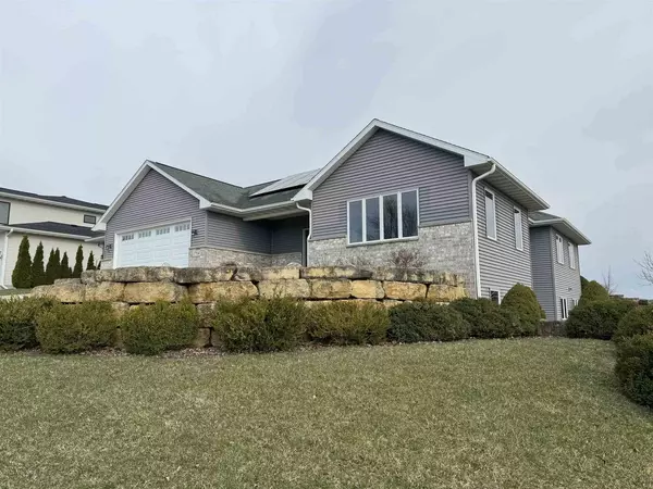 1704 Three Woods Drive, Mount Horeb, WI 53572