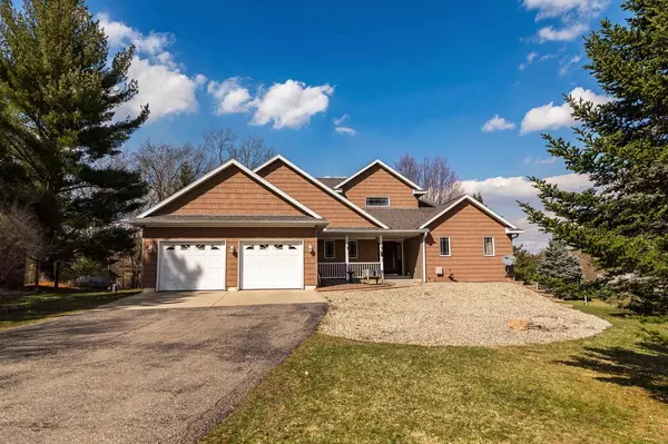 2826 3rd Drive, Oxford, WI 53952