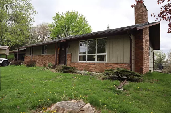 62305 Vineyard Road, Prairie Du Chien, WI 53821