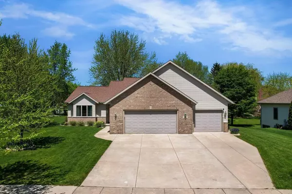 808 Chickadee Drive, Cambridge, WI 53523