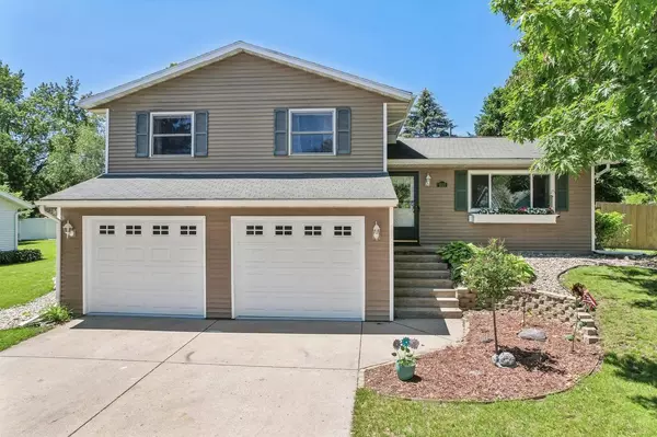 1015 S Holiday Drive,  Waunakee,  WI 53597