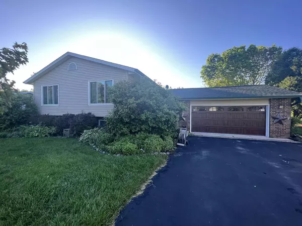 137 Seminole Way, Deforest, WI 53532