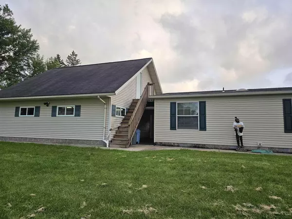 Elroy, WI 53929,207 Chestnut Drive