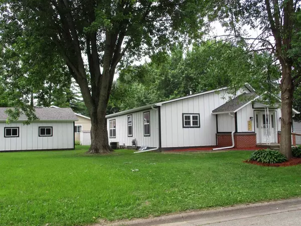 1010 E Cass Street, Prairie Du Chien, WI 53821