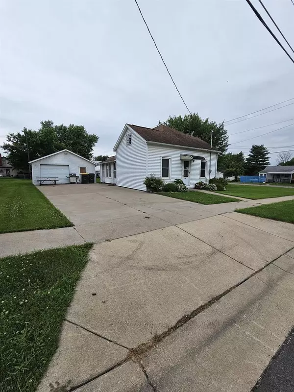 418 W Bluff Street, Cassville, WI 53806