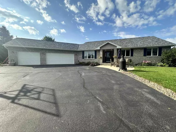 W14063 Selwood Drive, Prairie Du Sac, WI 53578