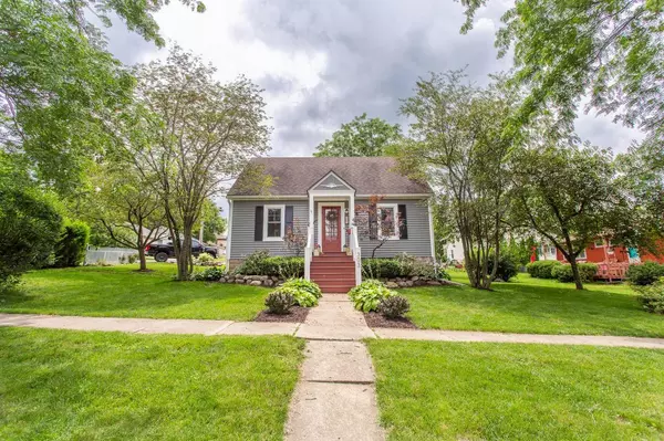 303 E Garfield Street, Mount Horeb, WI 53572