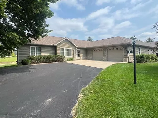 601 Viking View Drive #7, Reedsburg, WI 53959