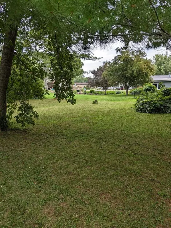 Westfield, WI 53964,122 E 5th Street