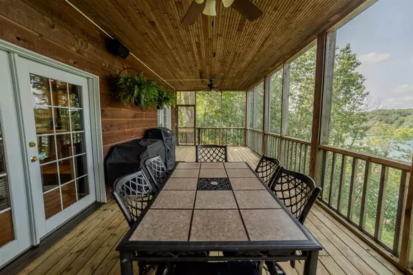 328 Fish Lane, Oxford, WI 53952