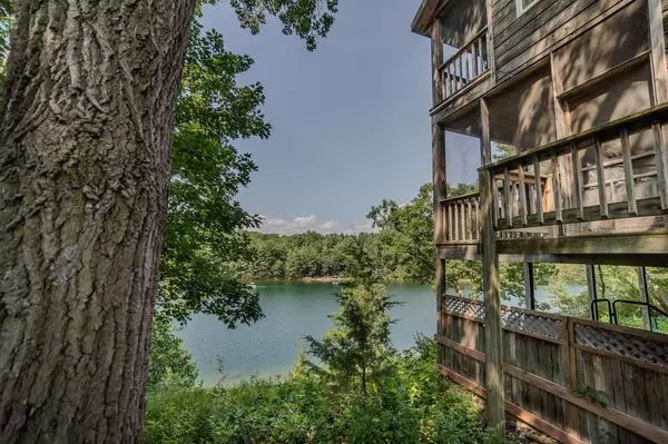 Oxford, WI 53952,328 Fish Lane